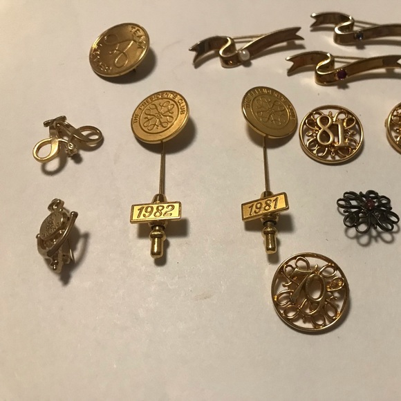 13 Vintage Avon Award Pins - Picture 2 of 3